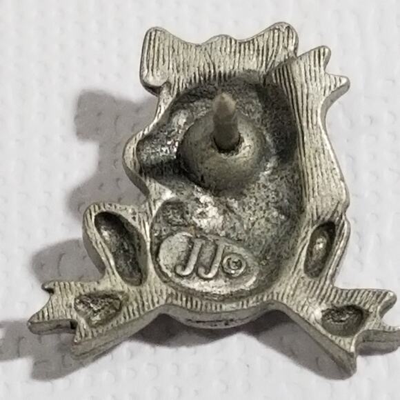 JJ pewter frog pin 6/8" girl frog pin - Picture 3 of 10